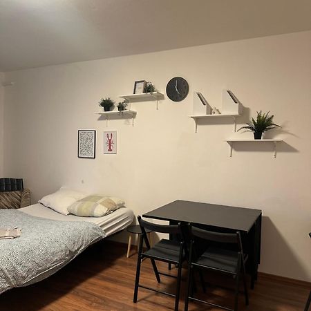 Private Room 1 Km From Center With Kitchen Bratislava Exterior foto