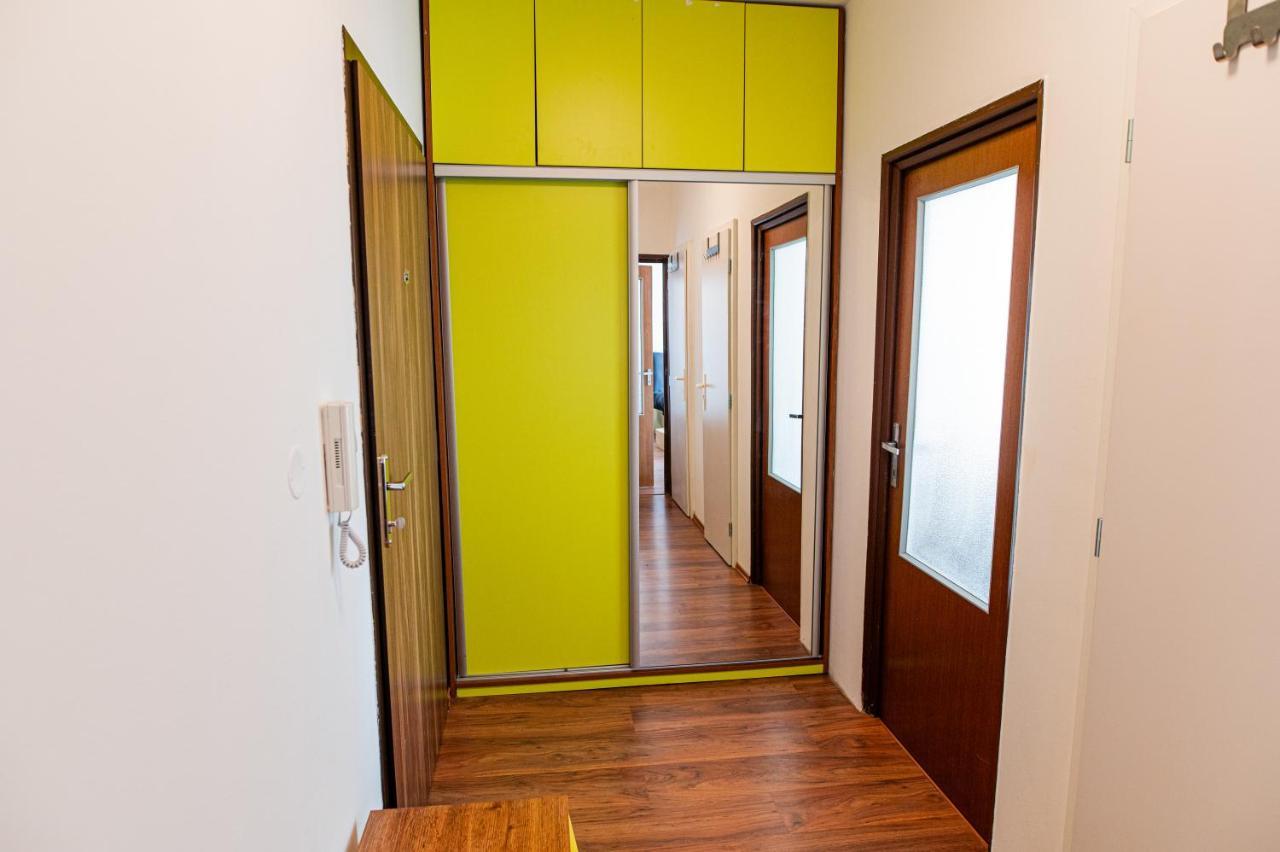 Private Room 1 Km From Center With Kitchen Bratislava Exterior foto